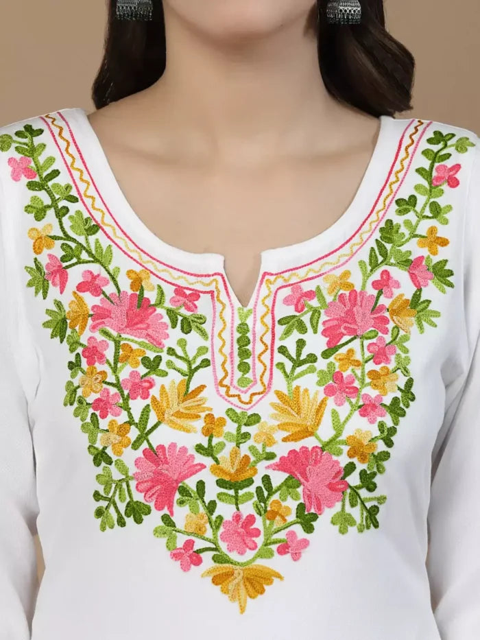 Aylin White Embroidred Kurti